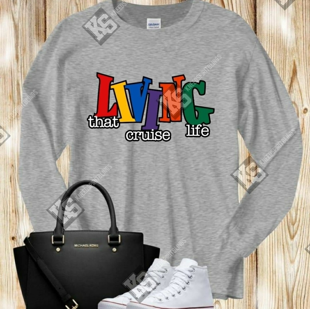 Living My Best Life Tee - Picture 5 of 9